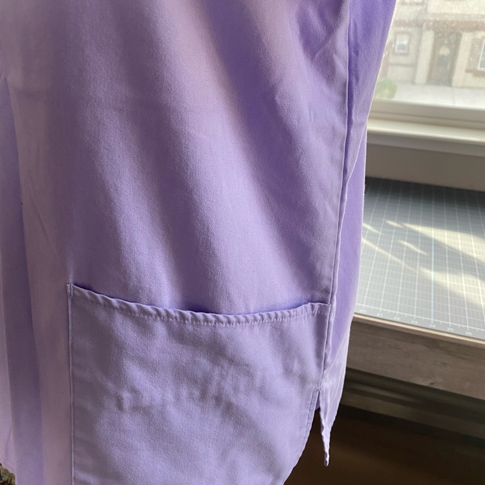 Scrub Top - Picture 3 of 4